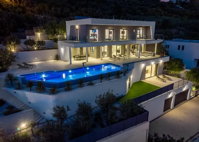 Luxurious Villa Ada; Hot Tub, Sauna, Gym, Pool