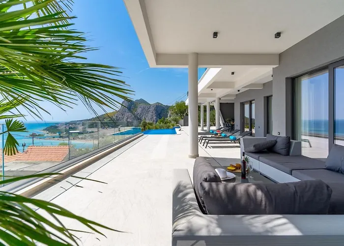 Luxurious Villa Ada; Hot Tub, Sauna, Gym, Pool