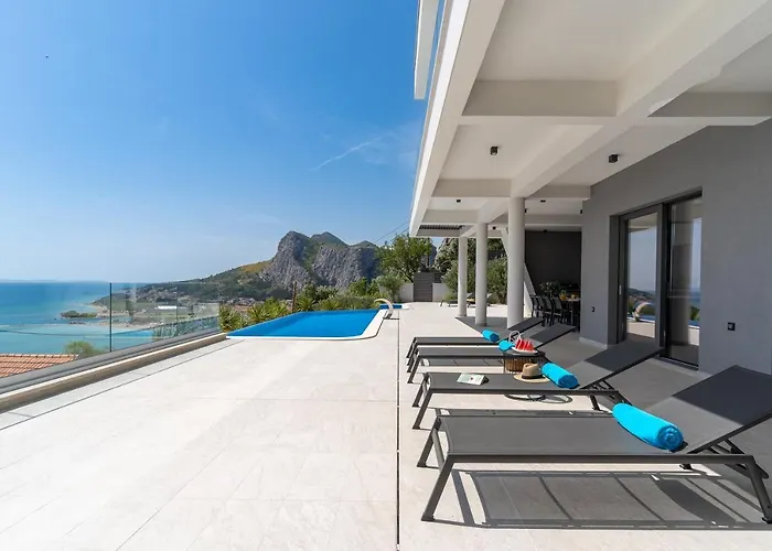 Luxurious Villa Ada; Hot Tub, Sauna, Gym, Pool