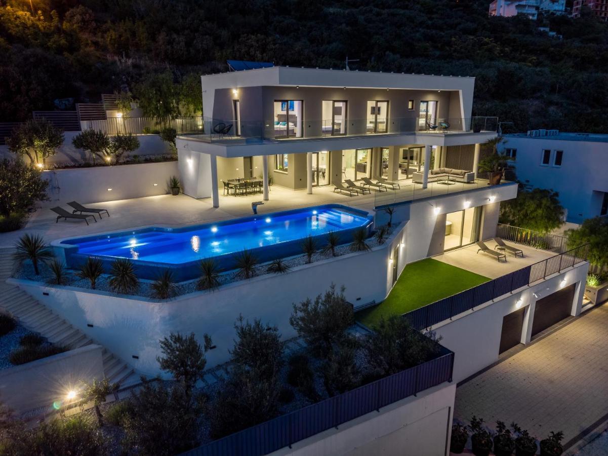 Luxurious Ada; Hot Tub, Sauna, Gym, Pool Villa *