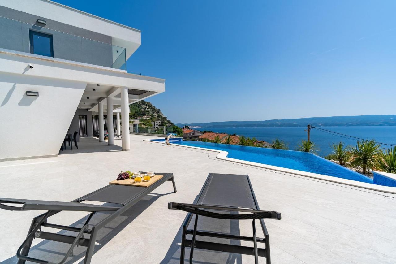 Luxurious Ada; Hot Tub, Sauna, Gym, Pool Villa