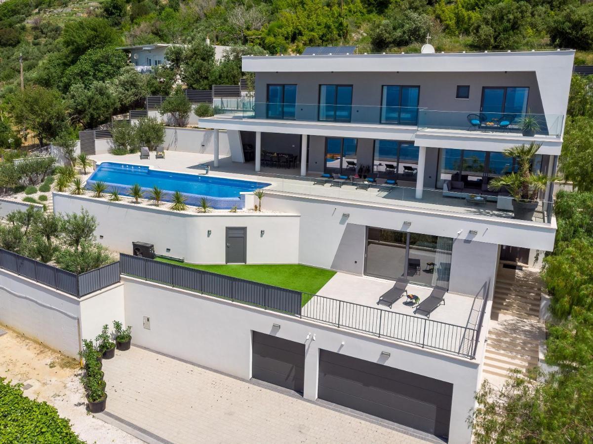 Luxurious Ada; Hot Tub, Sauna, Gym, Pool Omis