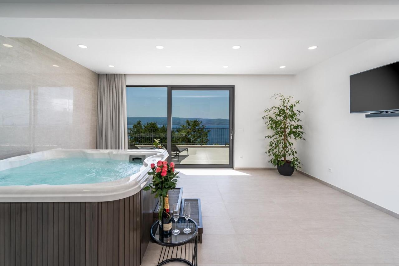 Villa Luxurious Ada; Hot Tub, Sauna, Gym, Pool