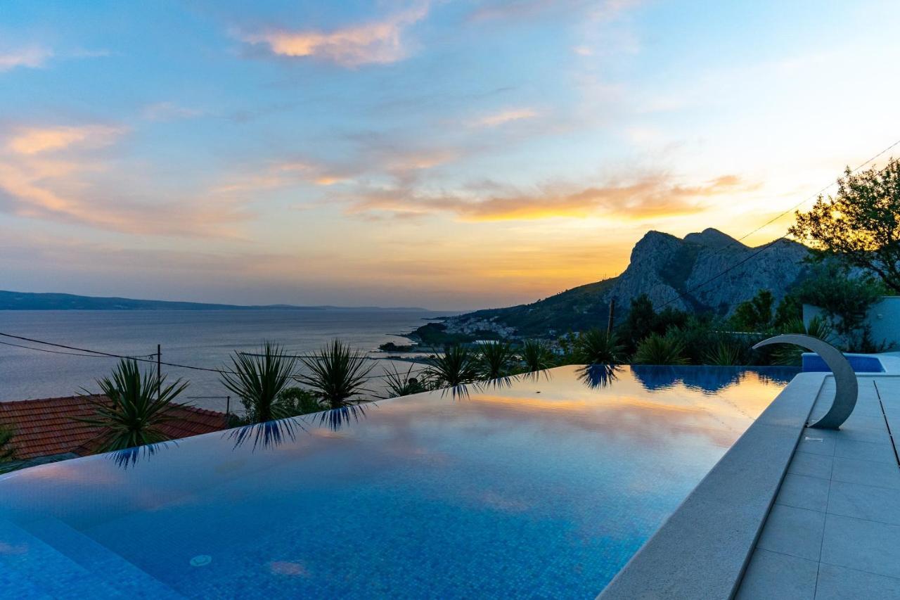 Luxurious Ada; Hot Tub, Sauna, Gym, Pool *