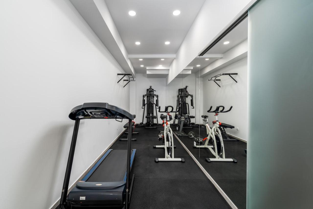 Luxurious Ada; Hot Tub, Sauna, Gym, Pool