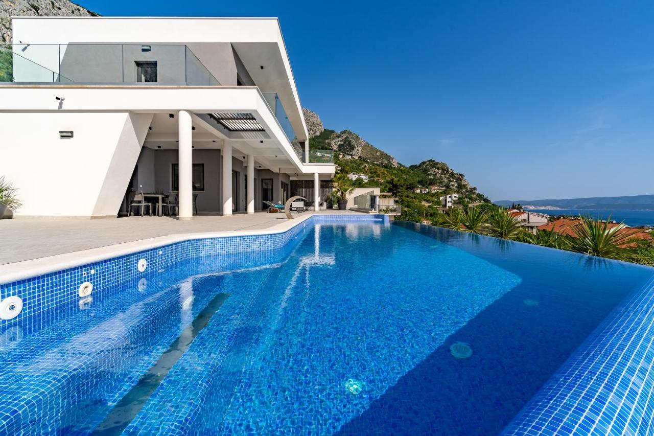 Luxurious Ada; Hot Tub, Sauna, Gym, Pool Villa