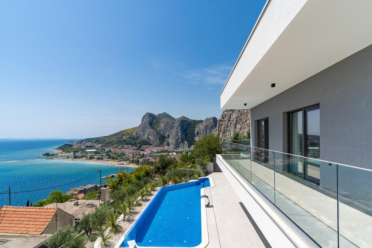 Villa Luxurious Ada; Hot Tub, Sauna, Gym, Pool