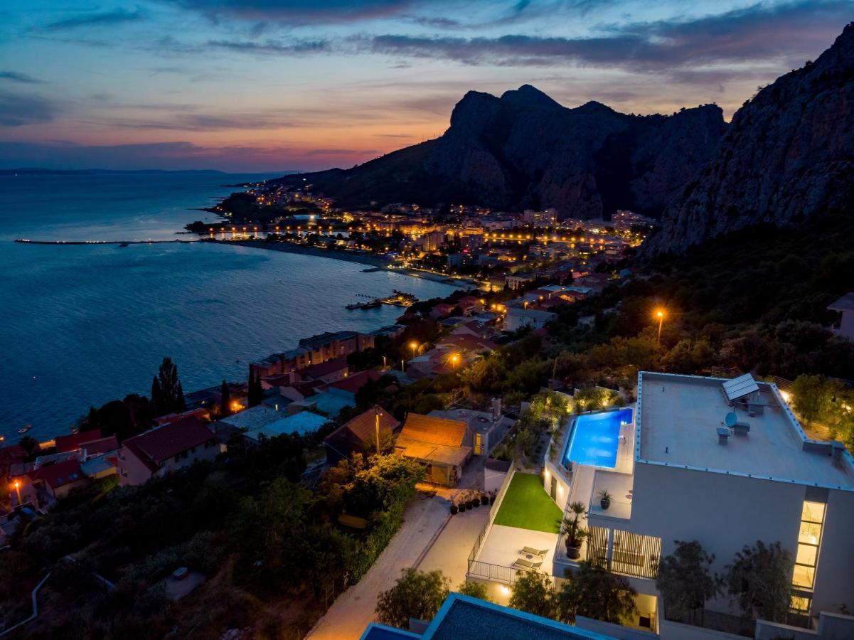 Villa Luxurious Ada; Hot Tub, Sauna, Gym, Pool